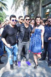 Varun Sharma, Varun Dhawan and Kriti Sanon at Promotions of 'Dilwale' at Mithibai College