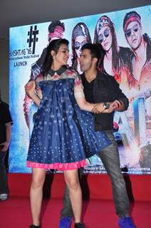 Varun Dhawan and Kriti Sanon performing at Promotions of 'Dilwale' at Mithibai College