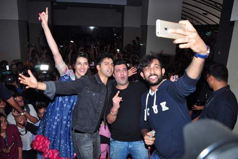 Varun Dhawan, Varun Sharma and Kriti Sanon at Promotions of 'Dilwale' at Mithibai College