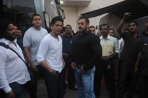 Superstars Salman - Shah Rukh Shoots for BB9