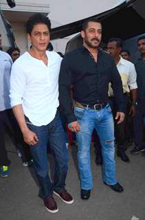 Shah Rukh Khan and Salman Khan Shoots for BB9 Promo