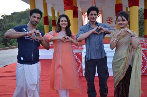 Shah Rukh Khan - Kajol Promotes 'Dilwale' on Sets of  'Saath Nibhana Saathiya'