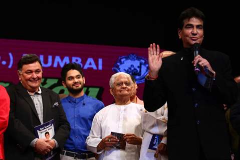 Jeetendra and Rishi Kapoor at Amit Kumar's 50th Birthday Celebrations