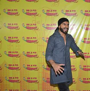 Ranveer Singh Promotes Bajirao Mastani at Radio Mirchi