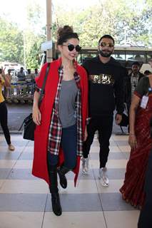 Alleged Lovers Ranveer Singh and Deepika Padukone Snapped at Airport