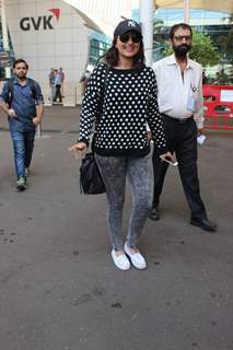 Sonakshi Sinha Snapped at Airport