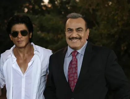 Shah Rukh Khan with Shivaji Satam poses during Promotions of Dilwale on C.I.D
