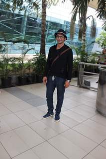 Sunil Grover poses for the media at Airport