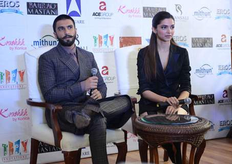 Deepika - Ranveer at Press Meet of Bajirao Mastani in Delhi