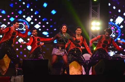 Kashmira Shah Performs at Women Achiever Awards