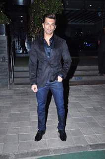 Karan Singh Grover Snapped at Khar