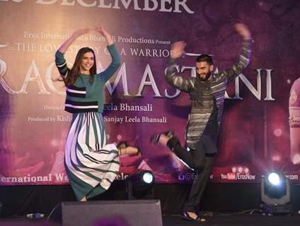 Ranveer and Deepika Shakes a Leg on Pinga During Promotions of Bajirao Mastani at Gurgaon