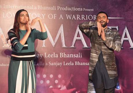 Ranveer and Deepika Shakes a Leg on Pinga During Promotions of Bajirao Mastani at Gurgaon