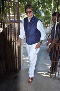 Amitabh Bachchan arrives at a Recording Studio