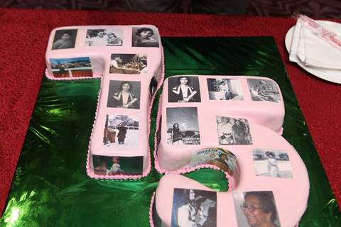 Cake of Bikramjeet Kanwarpal Mother's Birthday