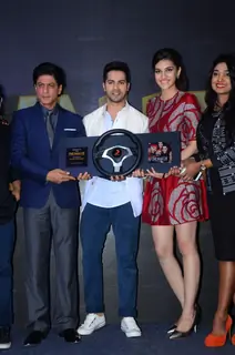 Shah Rukh Khan, Varun Dhawan and Kriti Sanon at Launch of 'Tukur Tukur' Song of Dilwale