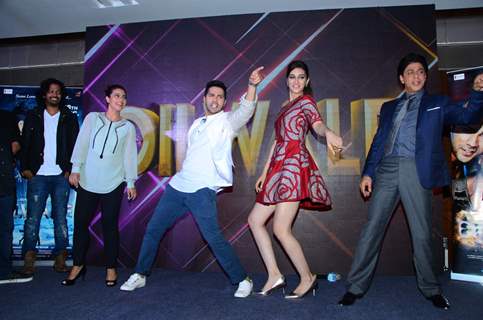 Varun Dhawan and Kriti Sanon Shakes a Leg with SRK at Launch of 'Tukur Tukur' Song of Dilwale