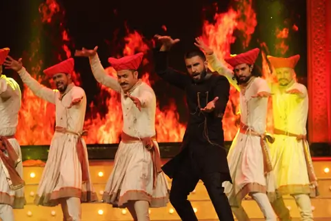Ranveer Singh Performs at Mirchi Top 20 Show
