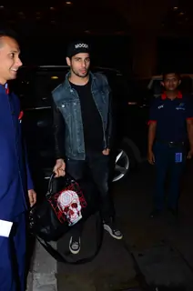 Sidharth Malhotra Snapped at Airport