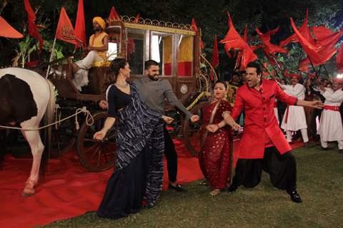 Deepika, Ranveer, Bharti and Krushna at Promotions of Bajirao Mastani on Comedy Nights Bachao