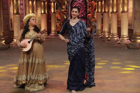 Deepika and Bharti at Promotions of Bajirao Mastani on Comedy Nights Bachao