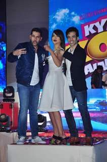 Tusshar, Aftab and Gauahar Khan Poses for Media at Song Launch of 'Kya Kool Hain Hum3'