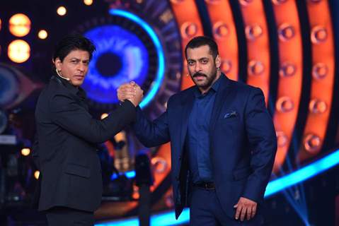 Shah Rukh Khan and Salman Khan on Bigg Boss 9 Halla Bol