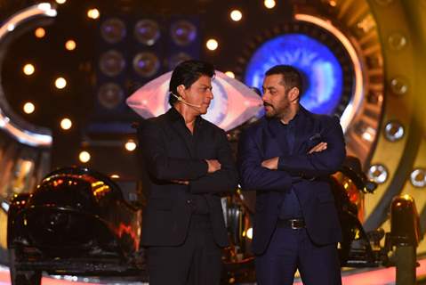 SRK and Salman Khan on Bigg Boss 9 Double Trouble