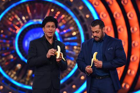Shah Rukh Khan for Promotions of Dilwale on Bigg Boss 9
