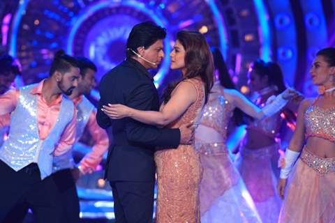 Shah Rukh Khan  and Kajol Performs during Promotions of Dilwale on Bigg Boss 9