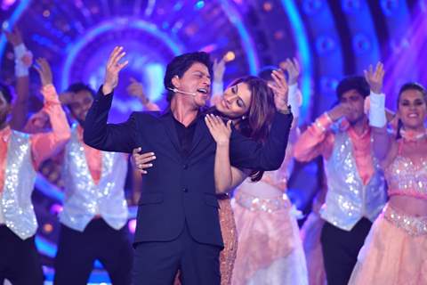 Kajol and Shah Rukh Khan performs during Promotions of Dilwale on Bigg Boss 9