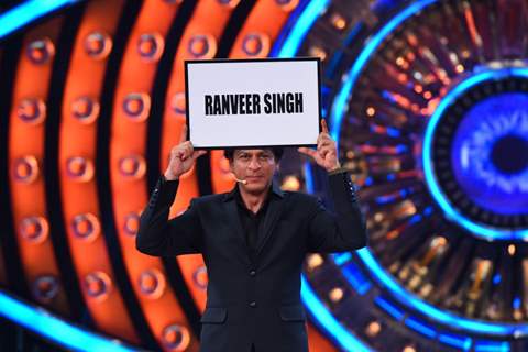 Shah Rukh Khan for Promotions of Dilwale on Bigg Boss 9