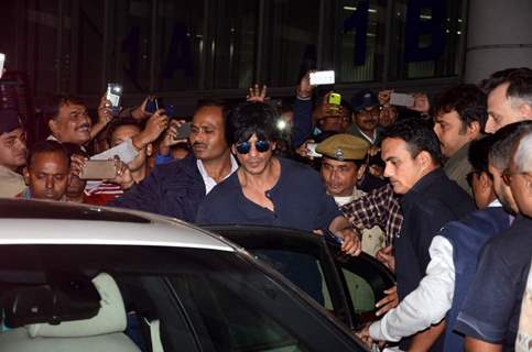 Shah Rukh Khan Snapped at Airport