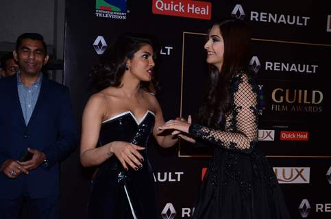 Priyanka Chopra and Sonam Kapoor at Guild Awards 2015