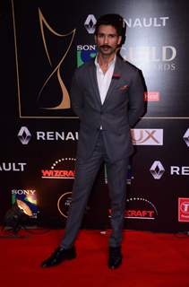 Shahid Kapoor at Guild Awards 2015