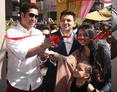 Sachin endulkar inaugurates Umang & Shraddha Mehta Store