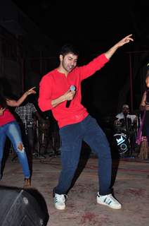 Varun Dhawan shakes a leg at the Christmas Celebrations