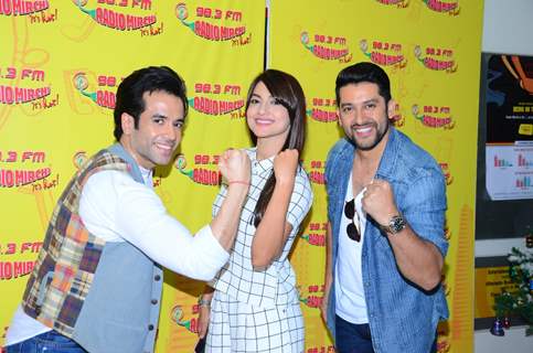 Gauahar Khan, Tusshar Kapoor and Aftab Shivdasani Promotes Kyaa Kool Hai Hum 3 at Radio Mirchi