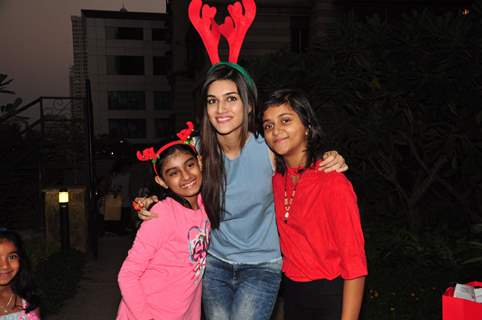 Kriti Sanon Celebrates Christmas wit Kids