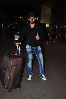 Jay Bhanushali Snapped at Airport