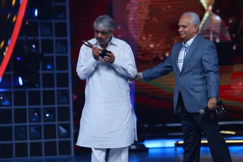 Sanjay Leela Bhansali and Ramesh Sippy at Guild Awards 2015 - Performances