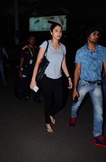 Anushka Sharma Snapped at Airport