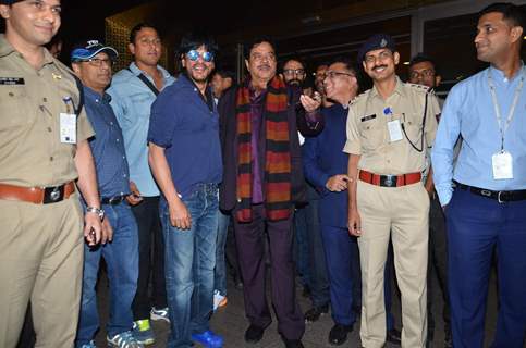 Shatrughan Sinha and Shah Rukh Khan Snapped at Airport