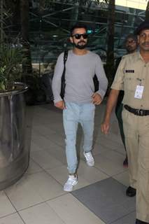 Virat Kohli Snapped at Airport