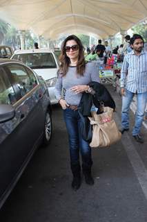 Celebs Snapped at Airport