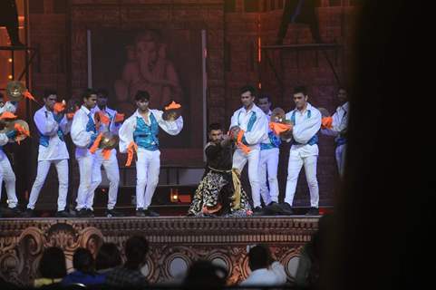 Ranveer Singh Rehearse his Bajirao Dance for Screen Awards