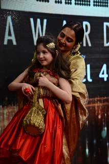 Rekha was snapped holding Harshaali Malhotra at the 22nd Annual Star Screen Awards