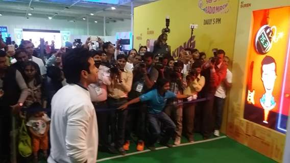 Tusshar Kapoor playing games at the Radio Mirchi BKC Event