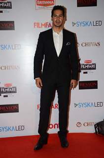 Dino Morea at Filmfare Awards - Red Carpet