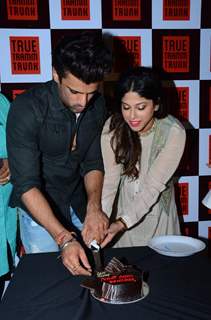 Mohit Malik Cuts Cake at Birthday Bash